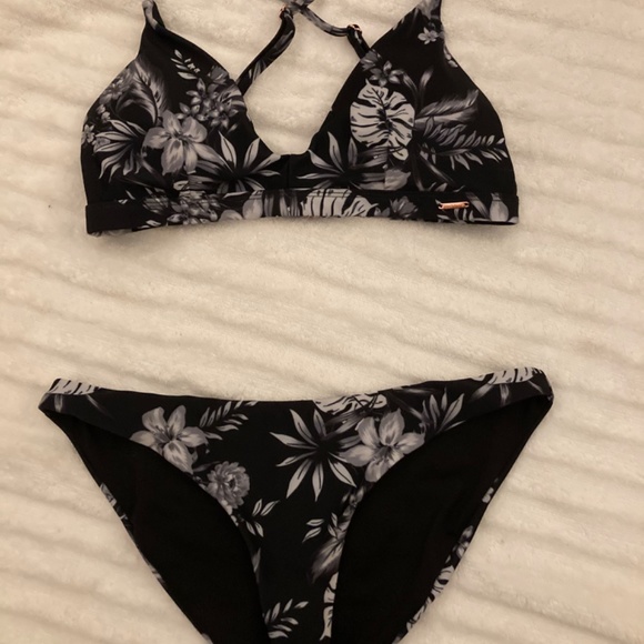 Super Dry Bikini Top and Bottom - Size Small - Bathing Suit - Picture 2 of 4